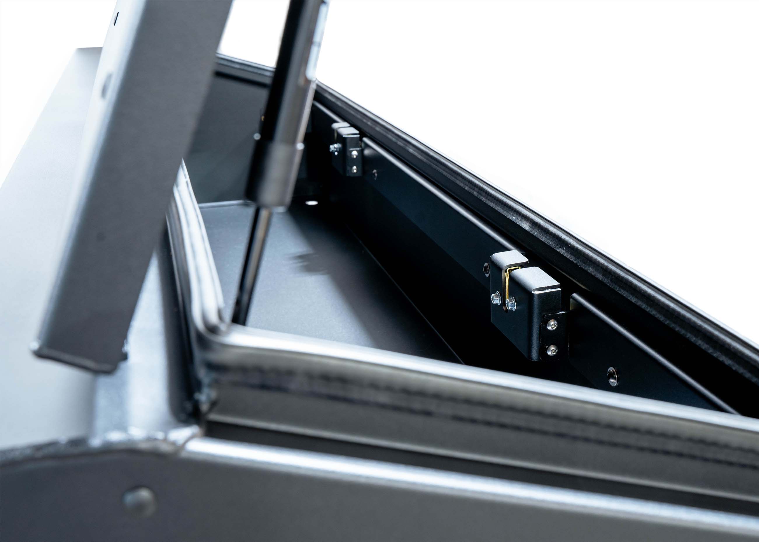 Chandler Crossbody Wedge Adapt Steel Toolbox — Tank Retailer